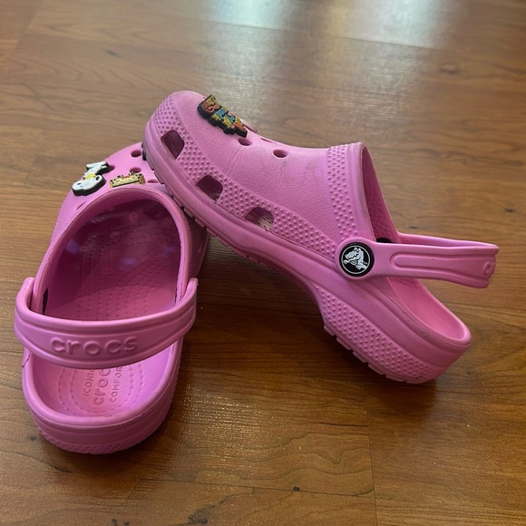 Preowned gently used Toddler girl size 12 crocs with removable charms. - Picture 4 of 7